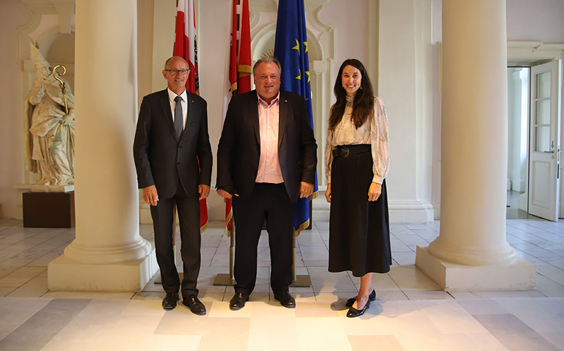v.l.n.r. Landesrat Anton Mattle, Bürokratieabbaubeauftragter Walter Nussel und Landtagsvizepräsidentin Sophia Kirchner
