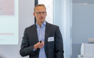 Oliver Brehm, Geschäftsführer der PETER BREHM GmbH, beim Vortrag