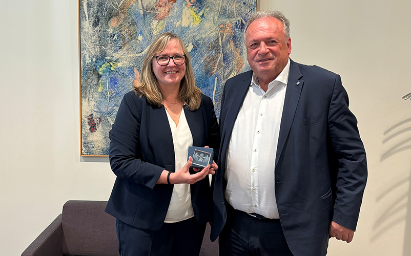 Katja Wilken, Präsidentin beim Bundesverwaltungsamt, und Walter Nussel, Beauftragter für Bürokratieabbau der Bayerischen Staatsregierung